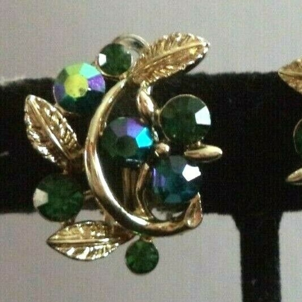 Gorgeous Vintage Lisner Clip On Earrings